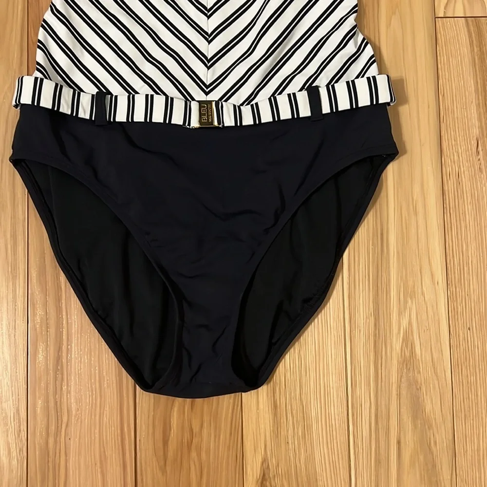Blue Rod Beattie Striped Black and White women’s one piece Swimsuit size 10